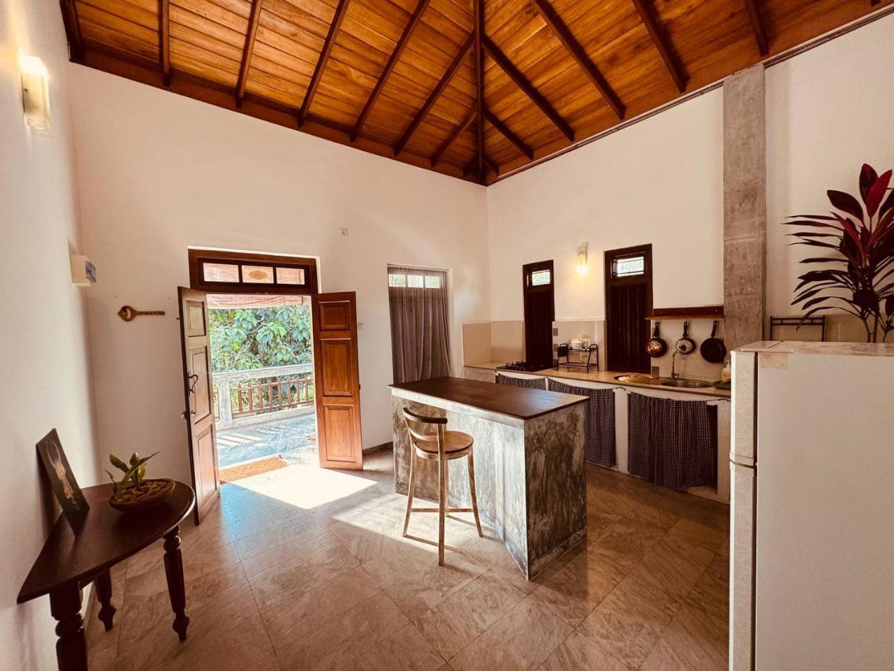 Relocted To Ahangama! Unawatuna Esterno foto